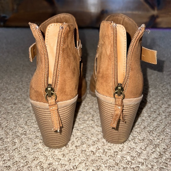 Women’s brown close-toed wedge booties. Brand new condition. Size W 9 - Picture 4 of 5
